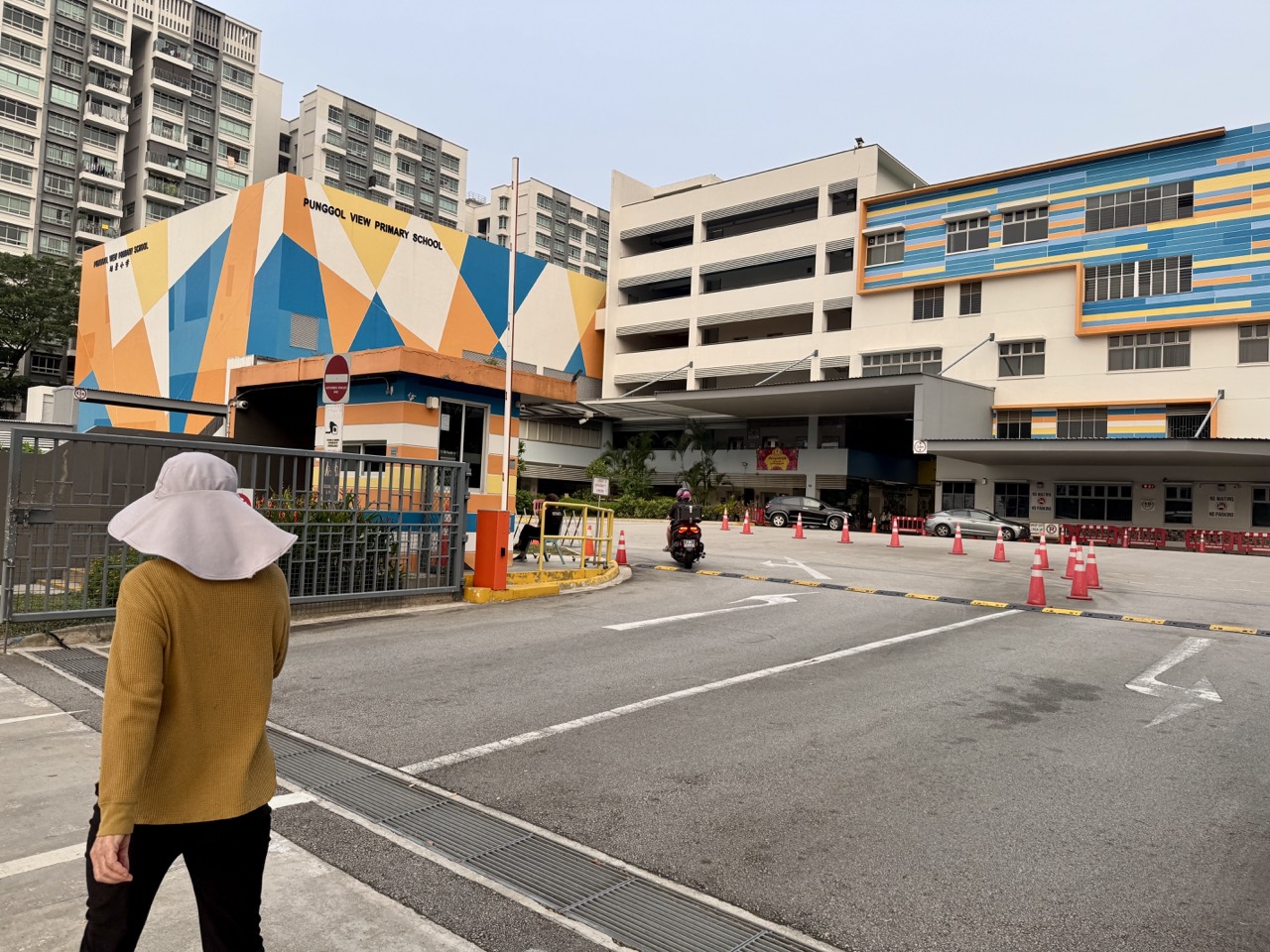 Main gate and exterior building of Punggol View Primary School.